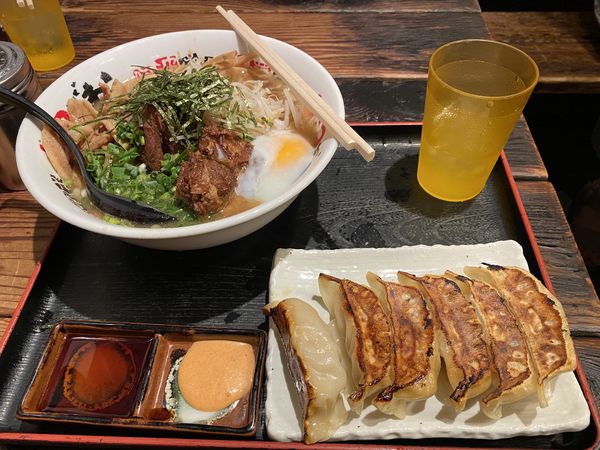 「全部のせ＋うだつ餃子」@うだつ食堂の写真