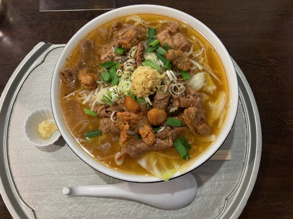 「醤油もつラー（太麺）820円」@らー神 心温の写真