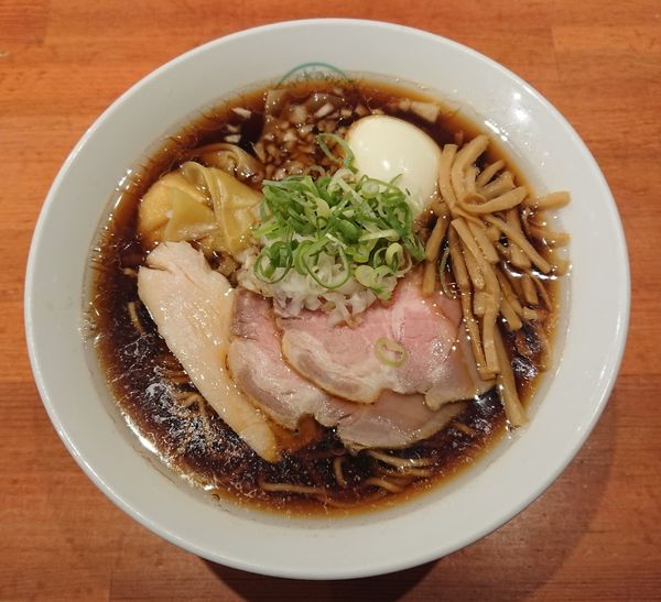 「特製ワンタン麺　醬油」@麺屋 六感堂 Rock'anDoの写真