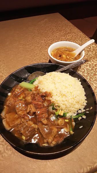 「牛バラ肉あんかけチャーハン」@宏福楼の写真