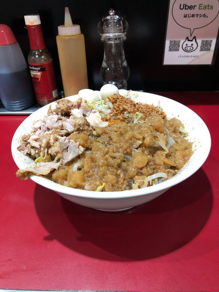 「汁なし(胡椒)＋うずら」@立川マシマシ 国分寺店の写真