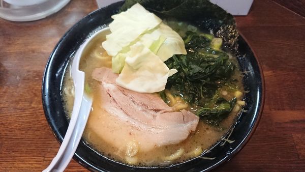 「豚骨醤油ラーメンほうれん草トッピング 800円」@らあめん 寸八 総本店の写真