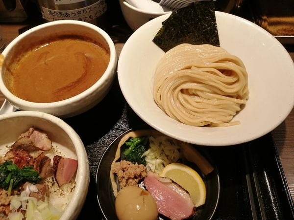 「鴨カレーつけ麺 中盛+半熟煮玉子+炙り鴨チャーシュー丼」@鴨出汁中華蕎麦 麺屋yoshikiの写真