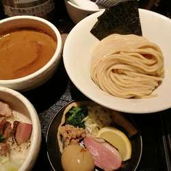 鴨カレーつけ麺 中盛+半熟煮玉子+炙り鴨チャーシュー丼