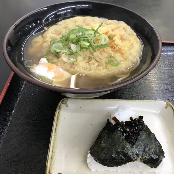 「天玉（￥440）＋おにぎり（￥120）」@都そば 中津店の写真