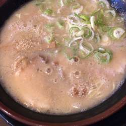 博多豚骨ラーメン　690円