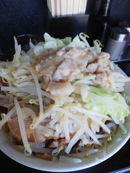 「ラーメン 豚１枚ヤサイ、アブラ」@らーめん虎丸の写真