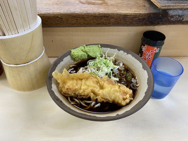 「冷やしいか天そば420円」@岩本町スタンドそばの写真
