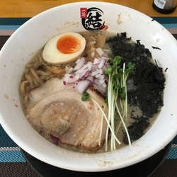 燕三条系らーめん　900円