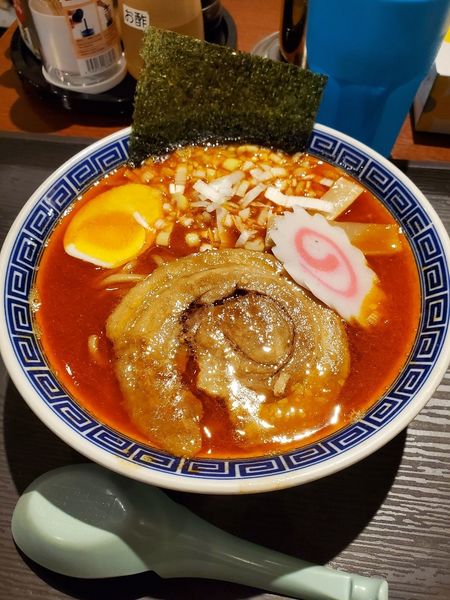 「レッド中華そば」@山勝角ふじ 二十世紀が丘店の写真