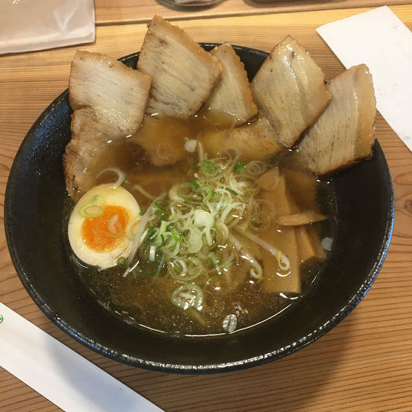 「金醤油ラーメンチャーシュー￥1000」@麺家 貴の写真
