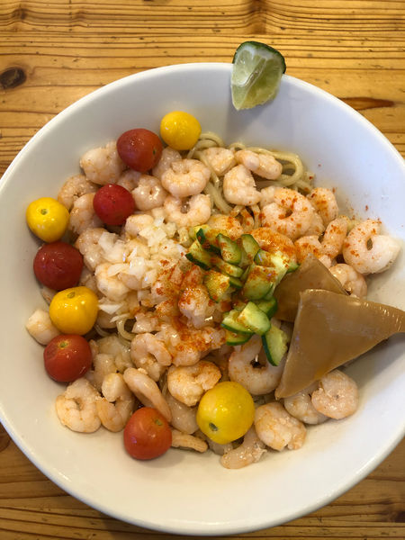 「【限定】冷蟹汁ぶっかけ芝海老トマトのっけ」@らーめん いつ樹 本店の写真