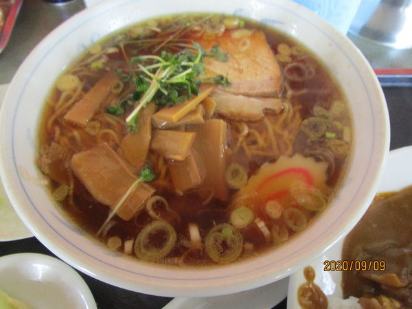 「ラーメンとカレーライス 700円」@中華料理 山久の写真