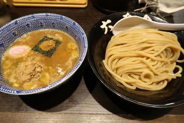 「つけめん並　850円＋豚ほぐし　180円」@六厘舎 上野店の写真