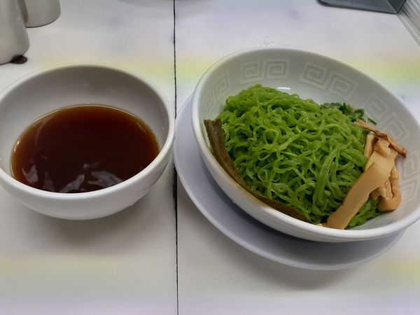 「冷やしざる麺、大盛」@博多天神 渋谷南口店の写真