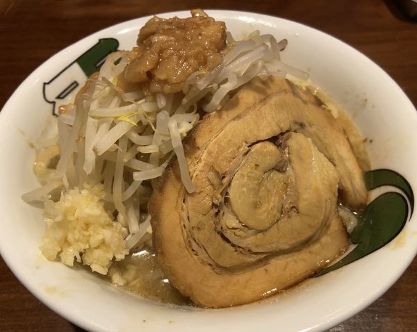 「雷そば　並　ヤサイちょいマシ　ニンニク普通」@ラーメン 雷 東京本丸店の写真