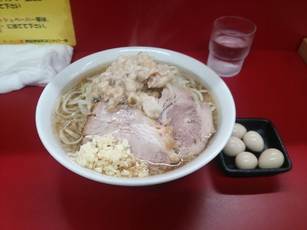 「小ラーメン 野菜少なめ ニンニク脂 ウズラ卵」@ラーメン二郎 神田神保町店の写真
