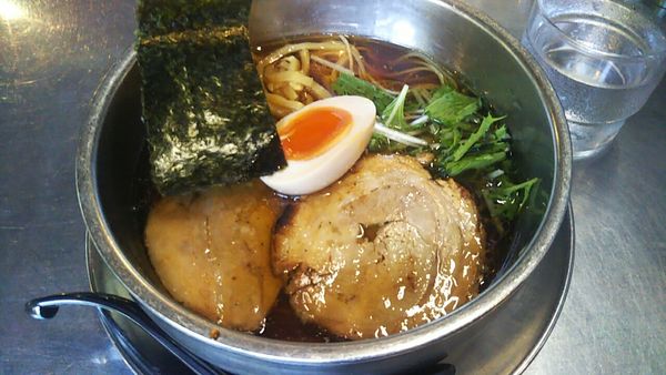 「炙りチャーシューらーめん（醤油・細麺・豚・油普通）」@ZUND-BARの写真