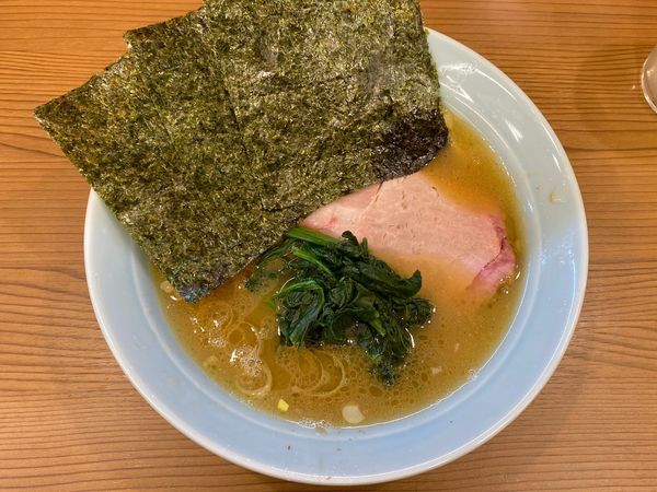 「ラーメン　濃いめ　油少なめ　半麺　700」@家系らーめん 武将家 外伝の写真