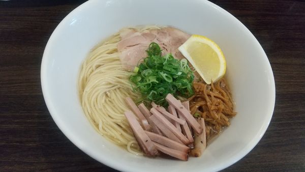 「塩冷やしラーメン700円」@かしわぎの写真