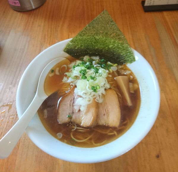 「秋刀魚の中華そば醤油 大盛」@つけ麺 弥七の写真