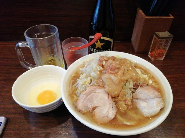 「ラーメン¥850 生卵¥50 ビール¥500」@ピコピコポンの写真