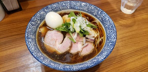 「出汁薫る醤油そばチャーシュー味玉」@中華そば つの井の写真