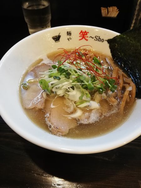 「【限定】焦がし煮干しらーめん 850円」@麺や 笑 ～Sho～の写真