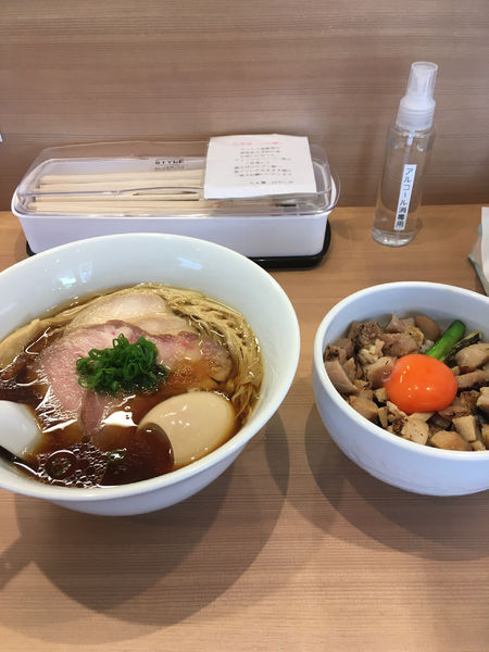 「特製醤油らぁ麺＋マキシマム親子丼」@らぁ麺 はやし田 武蔵小杉店の写真
