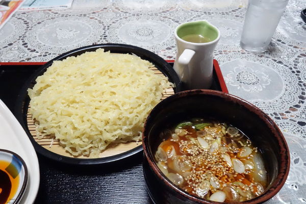 「手打ちつけ麺（中）+餃子」@ま心えんどうの写真