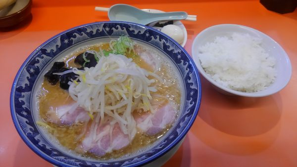「白みそチャーシュー麺、ライス」@大公 金沢文庫店の写真