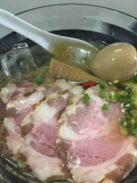 「アゴだし冷やし肉増＋煮卵」@自家製麺SHINの写真