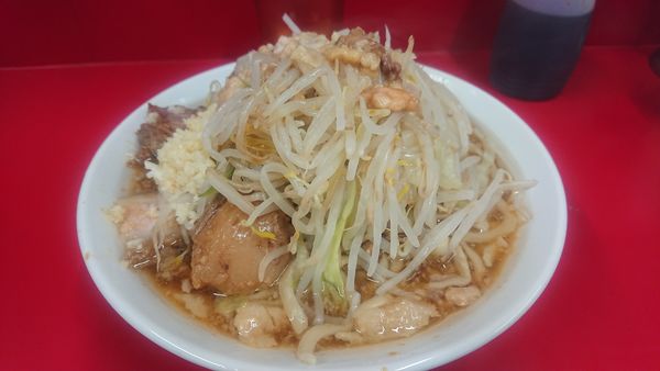 「小豚ラーメン（850円）ニンニクアブラカラメ」@ラーメン二郎 大宮公園駅前店の写真