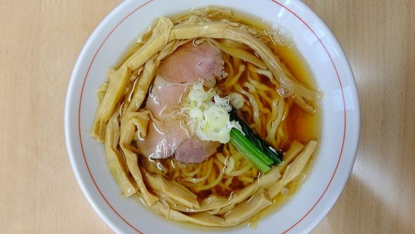 「白だしらーめん(平打ち手もみ麺)700円＋メンマ追加」@ら〜麺 安至の写真