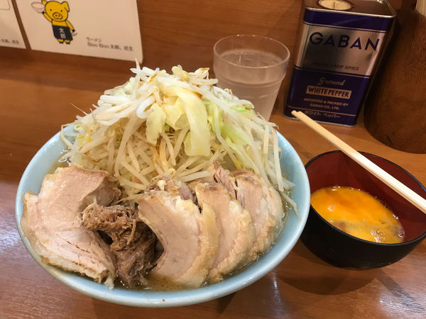 「小豚　生卵」@ラーメンBoo Boo太郎。の写真
