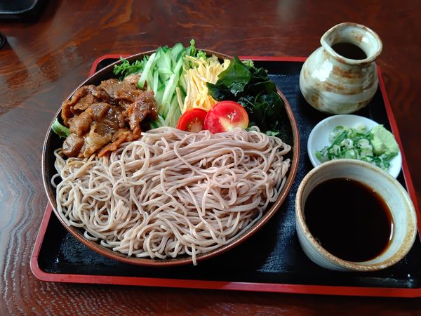 「冷しスタミナそば(並盛)850円」@上原屋の写真