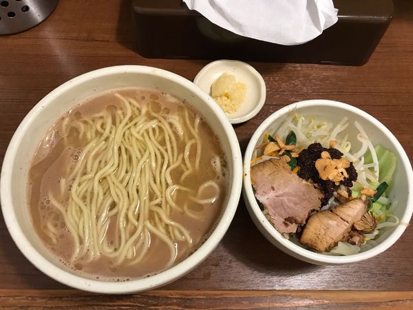 「らーめん カラベジ 850円、ニンニク 20円」@麺処 一笑の写真