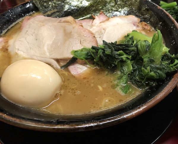 「チャーシュー麺中盛味玉」@家系ラーメン 王道 神道家の写真
