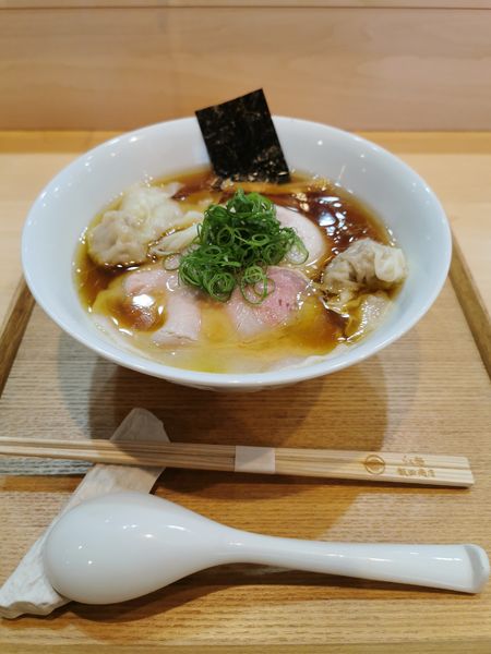 「わんたん入り醤油らぁ麺」@飯田商店 湯河原本店の写真