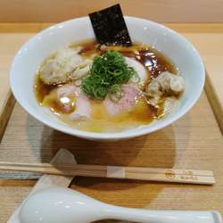 わんたん入り醤油らぁ麺