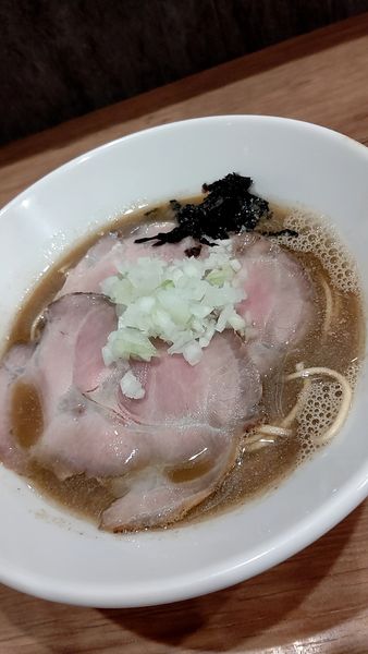 「煮干そば　850円」@煮干拉麺 小烏丸 問屋町店の写真