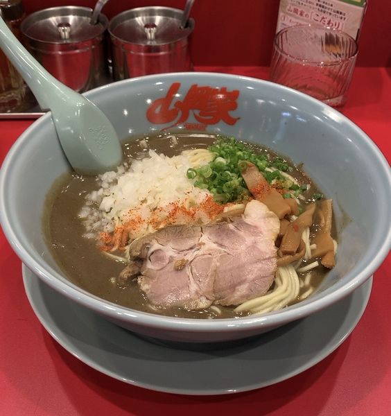 「鬼煮干しラーメン 中盛」@ラーメン山岡家 蘇我店の写真