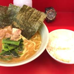 ラーメン＋ライス　朝ラー５００円