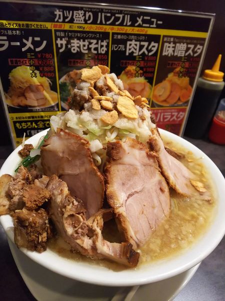 「肉スタ(小) ヤサイ増しアブラ多め」@ガツ盛りラーメン バンブル 西浦和店の写真