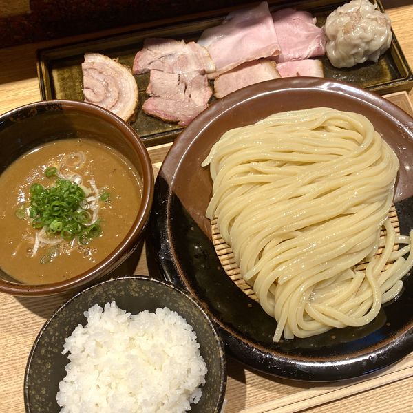 「つけ麺（TOKYO-Ｘ純粋豚骨）並 特選全部乗せ＋小ご飯」@中華蕎麦 とみ田の写真