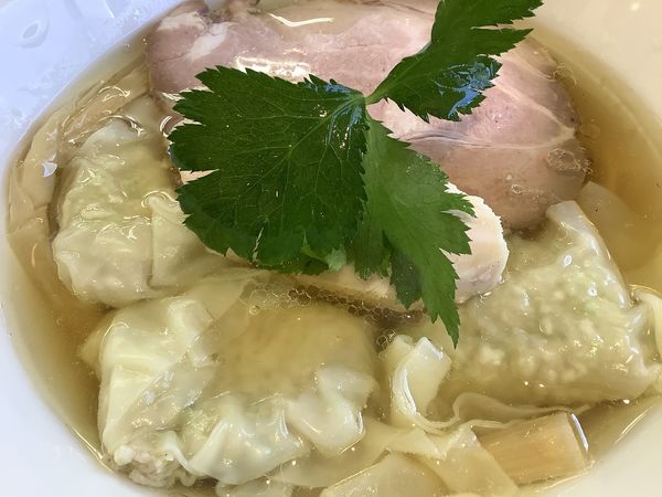 「ワンタン白醤油そば　1130円」@中華そば 馨の写真