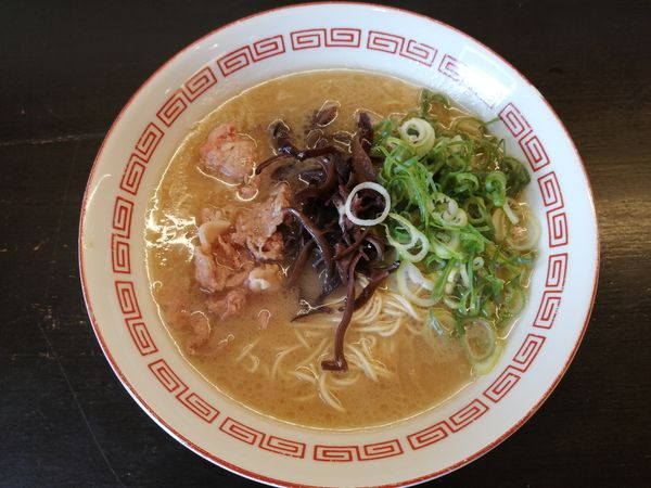 「博多とんこつ(かた)＋替玉(バリかた)」@博多とんこつ かたぶつの写真