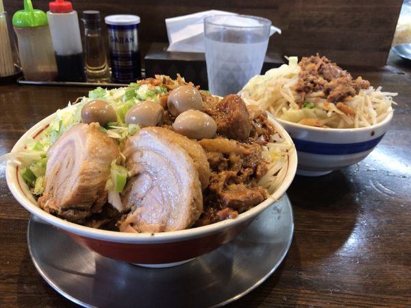 「汁なし中盛りうずらちゃん。全マシ」@麺屋 櫻弐の写真