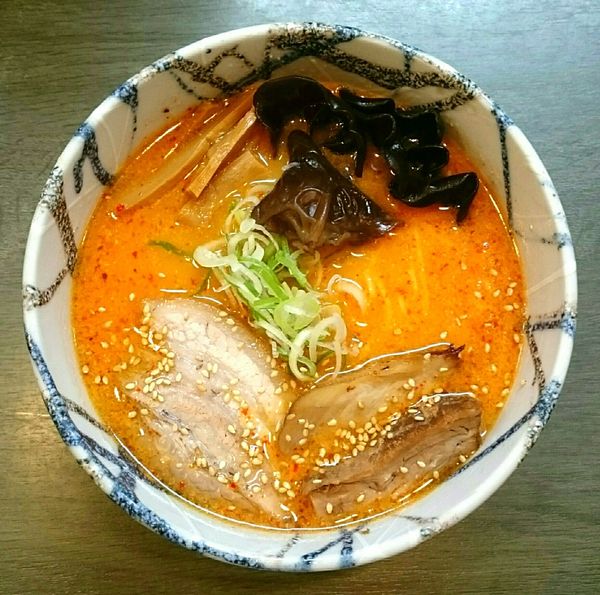 「旨辛しおらーめん」@風来居 新宿店の写真