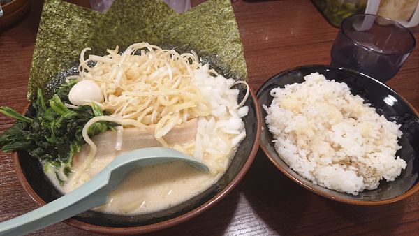 「塩ネギラーメン＋ガーリックライス」@喜多見家 大田原店の写真